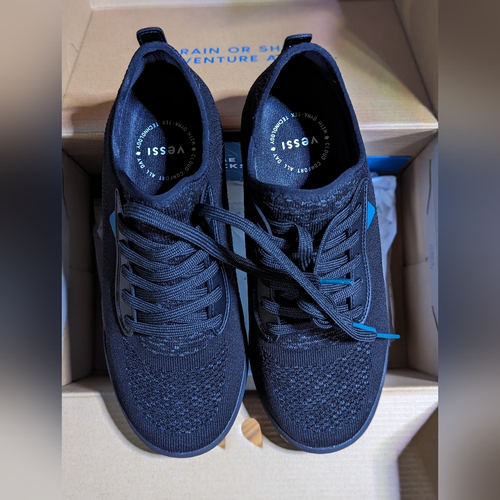 Vessi Weekender Black Weatherproof Sneakers Size 8M/9W.
